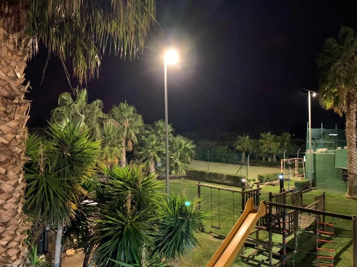 Villa de tres casas con padel y piscina Cambrils